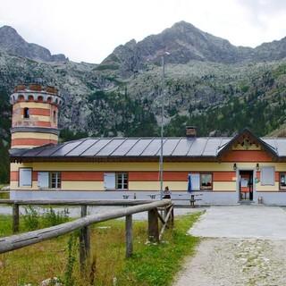 Ehemals ein königliches Jagdhaus, wird das Rifugio Valasco heute als Bergunterkunft genutzt. Foto: Joachim Chwascza