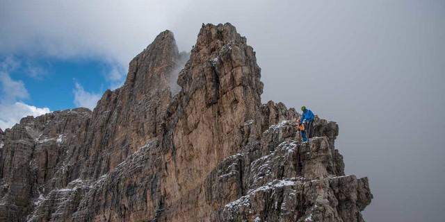 Auch der Abstieg vom Bochette Alte hat es in sich und verlangt konzentriertes Bewegen auf Steig und Leitern. Foto: Ralf Gantzhorn