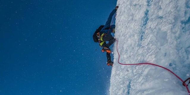 Dezember - Jörn Heller in der letzten Seillänge am Cerro Largo (2799 m) in Patagonien, Chile. Foto: Klaus Fengler
