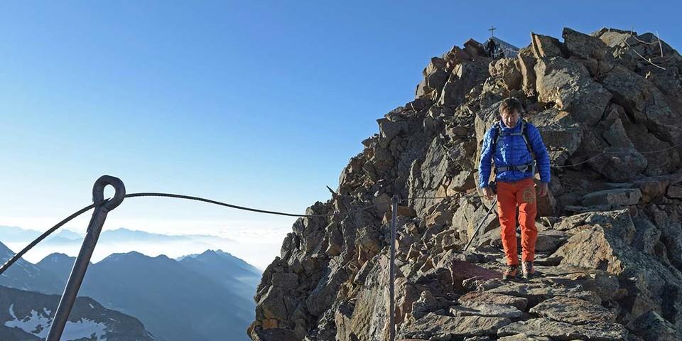 Nicht furchtbar schwierig, aber für echte Bergsteiger: die letzte Etappe zum Wilden Freiger. Foto: Stefan Herbke