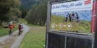 Glaciara: Mit gegenseitiger Rücksichtnahme geht es besser: in der Schweiz setzen Touristiker auf Kommunikation anstatt Kanalisierung. Foto: Traian Grigorian