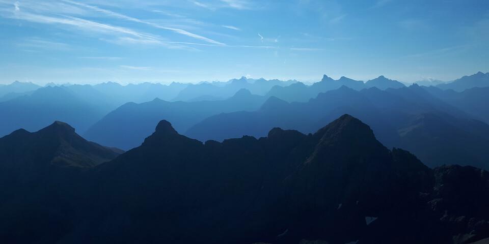 Ausblick vom Gipfel des Hohen Lichts (2651m) Richtung Österreich. Foto: Lea Spinner